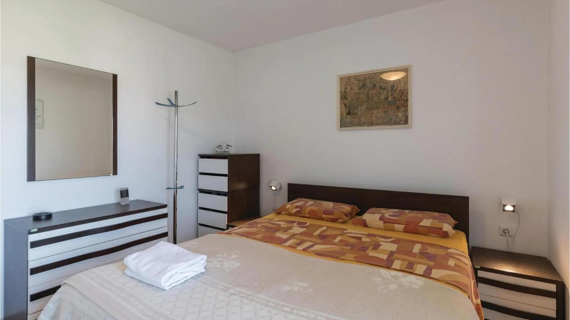 3 Bedroom Nice Apartment In Marčana
